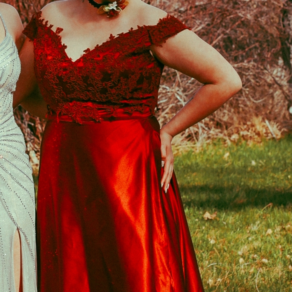 Maroon 2pc. Prom/elegant dress